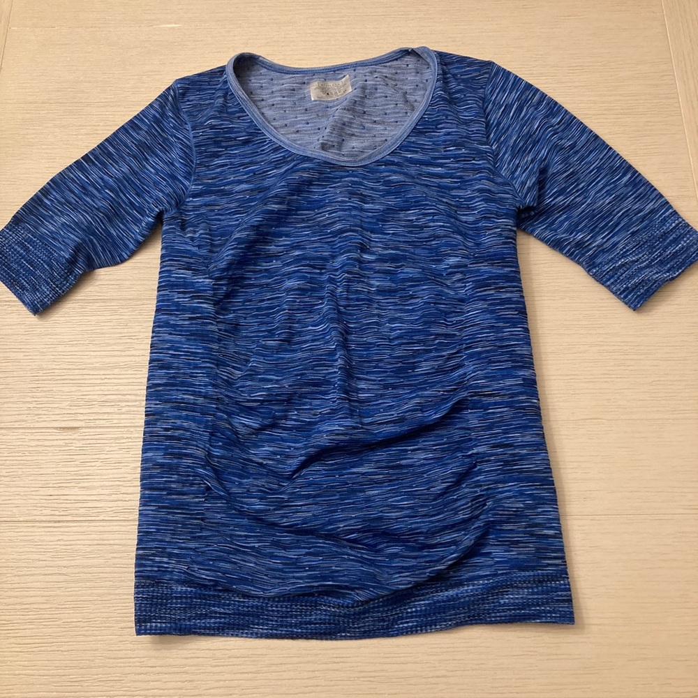 Athleta round collar workout top size xs